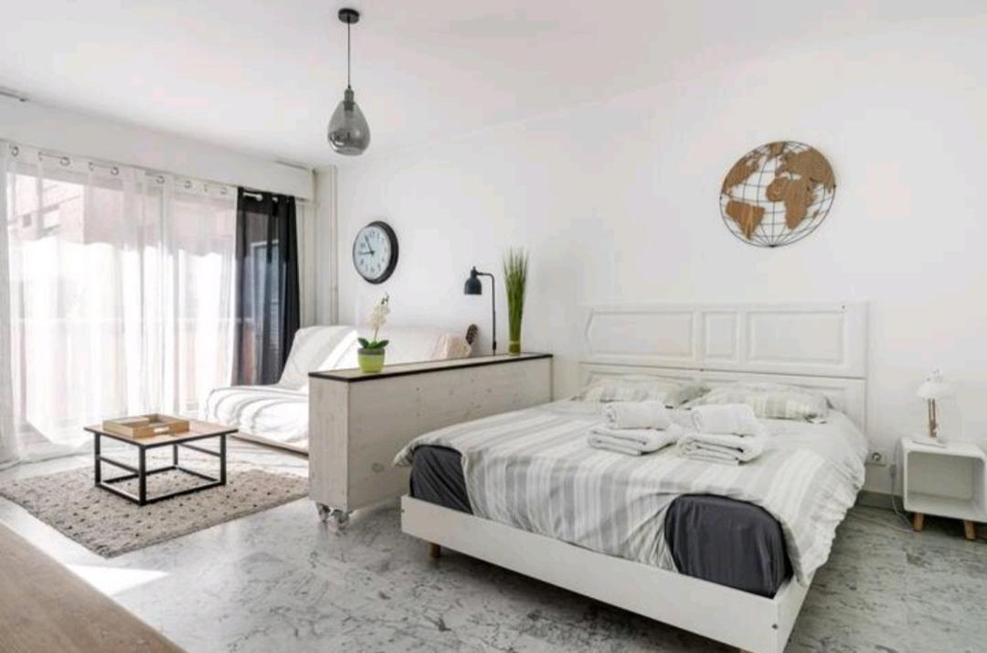 Design Loft Studio Climatise Parking Et Piscine Vallauris Luaran gambar