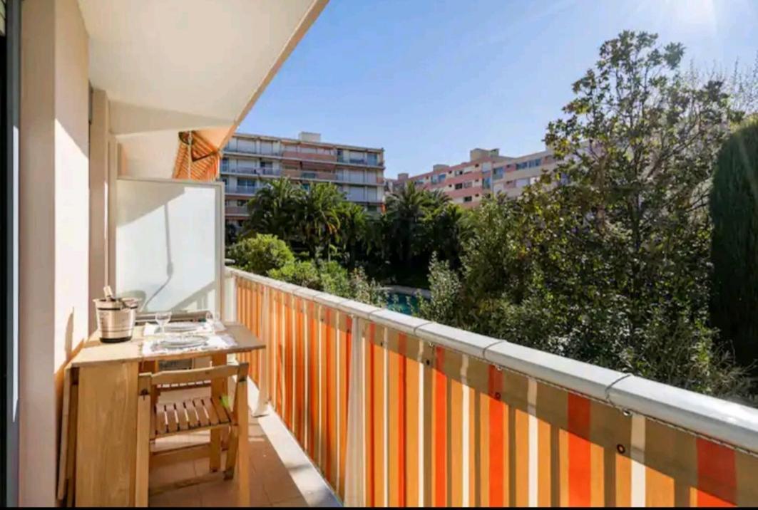 Design Loft Studio Climatise Parking Et Piscine Vallauris Luaran gambar