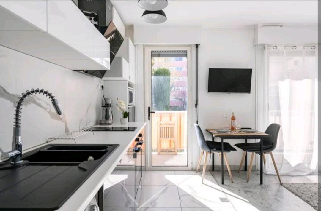 Design Loft Studio Climatise Parking Et Piscine Vallauris Luaran gambar