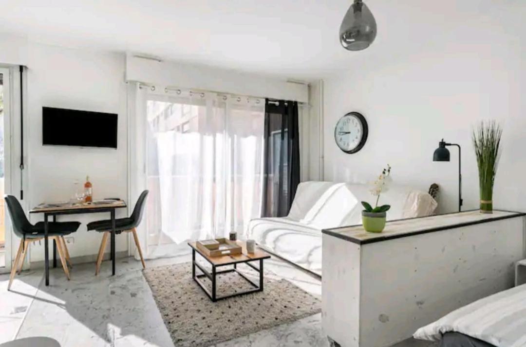 Design Loft Studio Climatise Parking Et Piscine Vallauris Luaran gambar